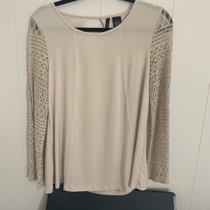 EUC  New Directions top - size M - beige